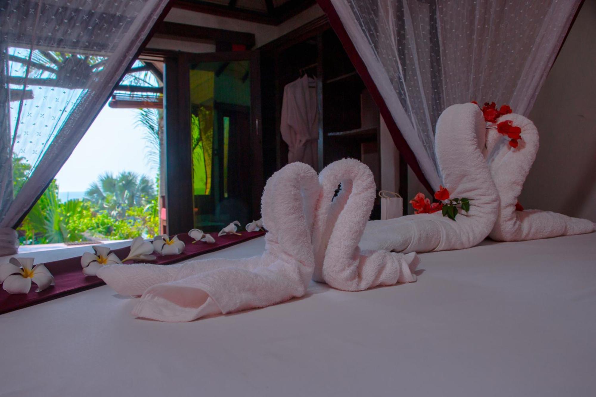 Ampazony Oasis Lodge Mahajanga Eksteriør billede