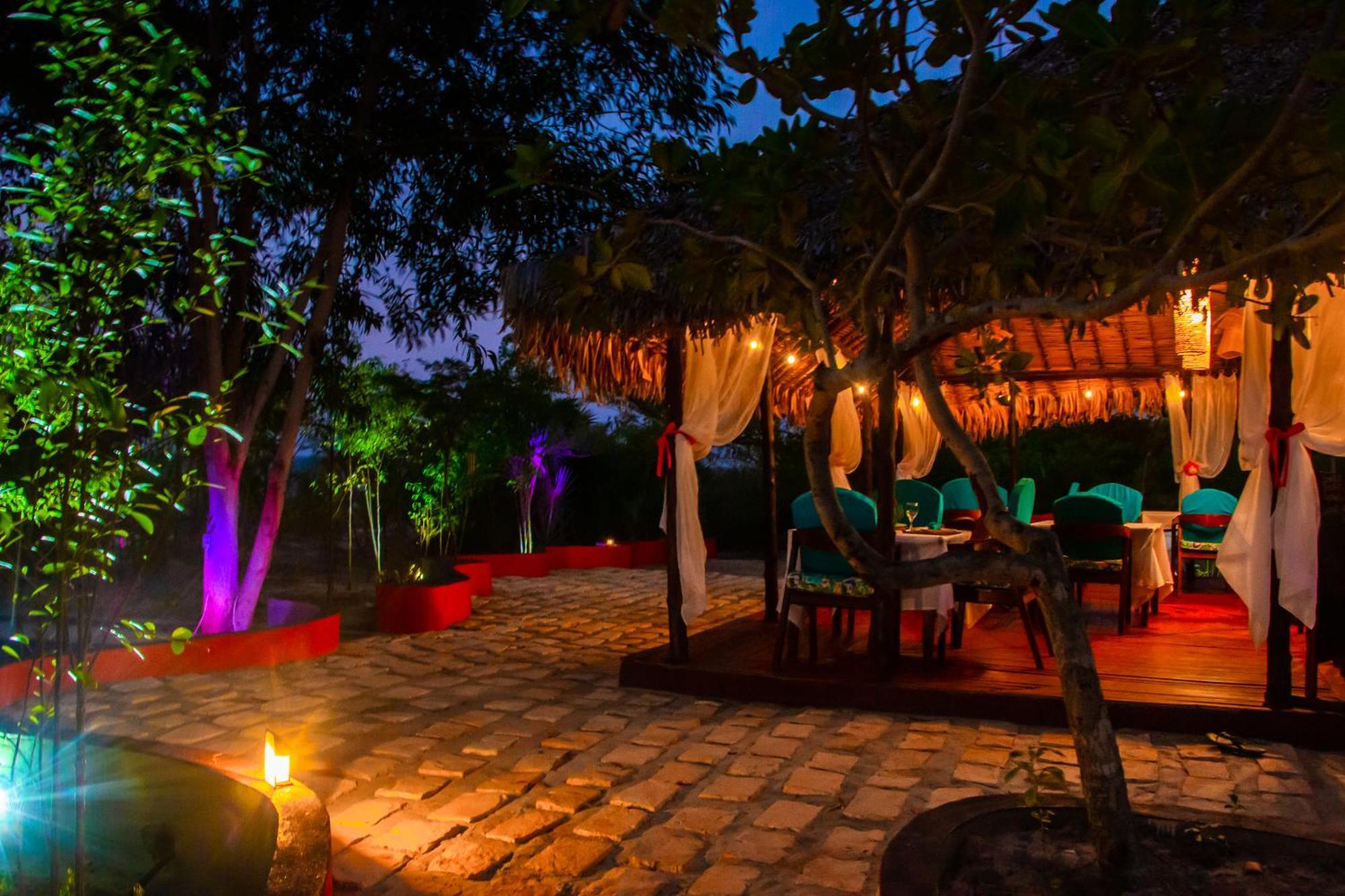 Ampazony Oasis Lodge Mahajanga Eksteriør billede
