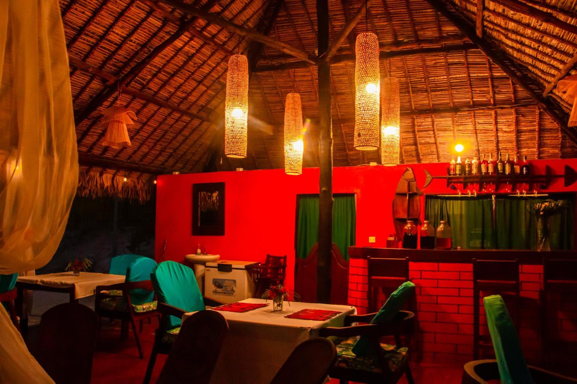 Ampazony Oasis Lodge Mahajanga Eksteriør billede