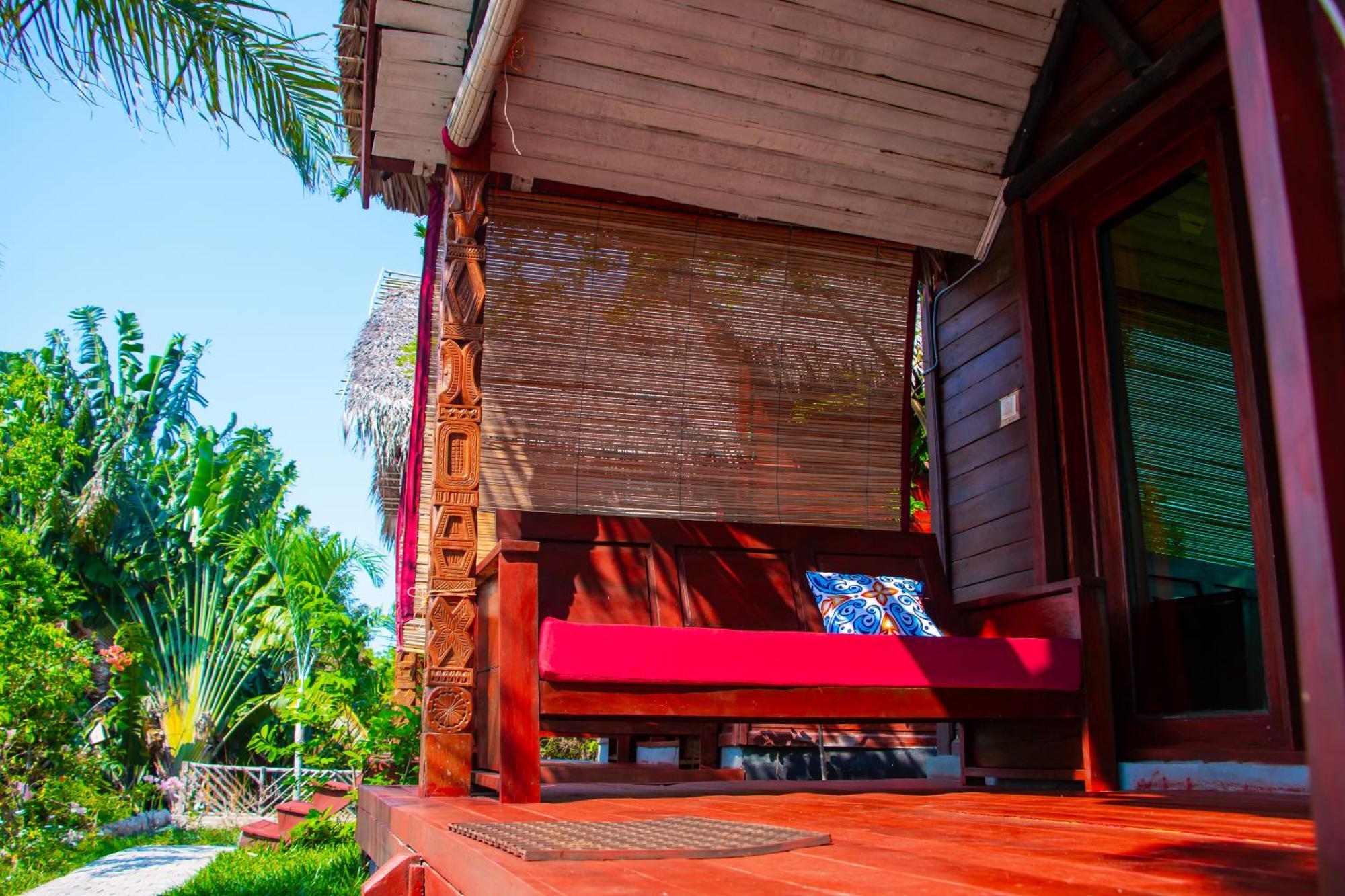 Ampazony Oasis Lodge Mahajanga Eksteriør billede