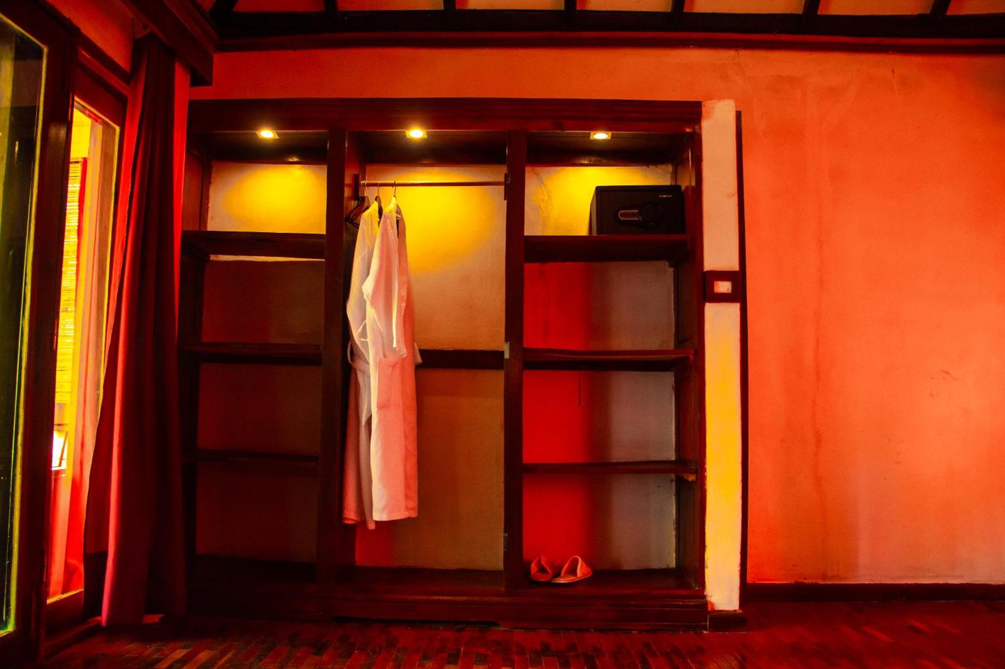 Ampazony Oasis Lodge Mahajanga Eksteriør billede
